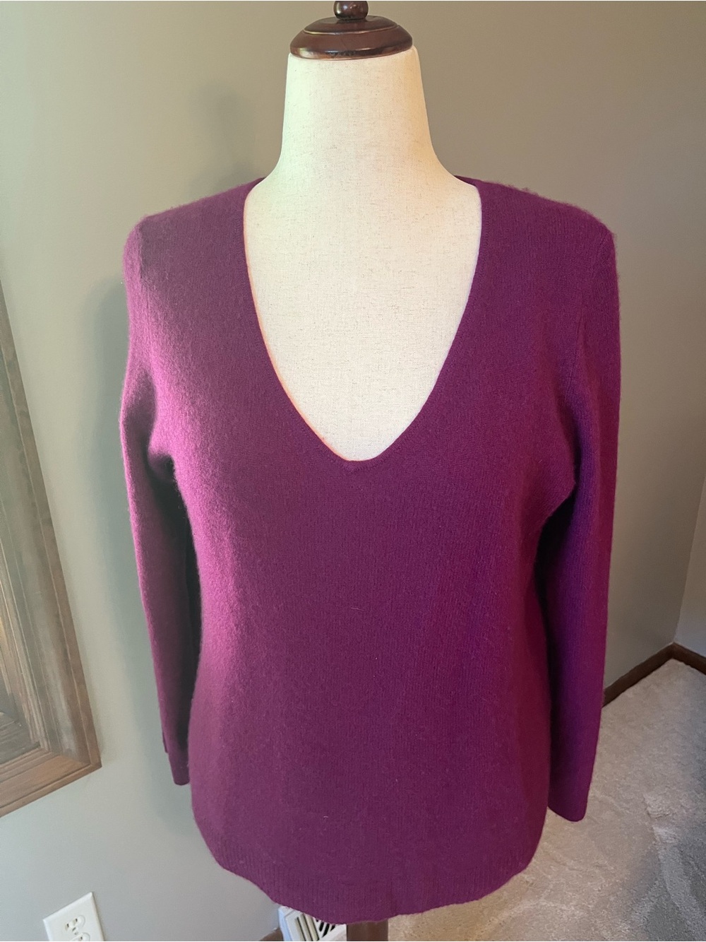 41 Hawthorn Plum V-Neck Women's Cashmere Sweater